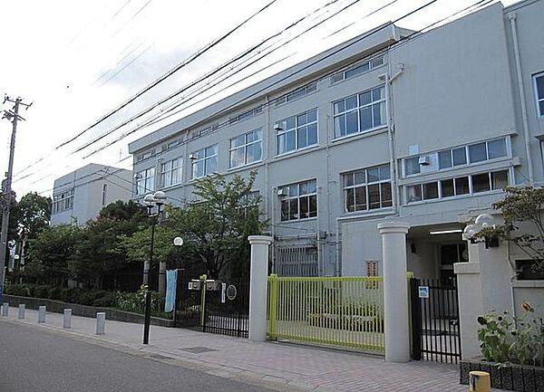 【周辺】神戸市立湊川中学校 徒歩12分。 960m