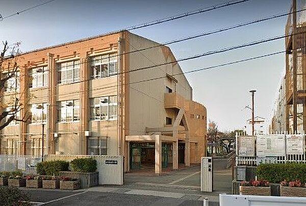 【周辺】神戸市立本山第三小学校 徒歩1分。 100m