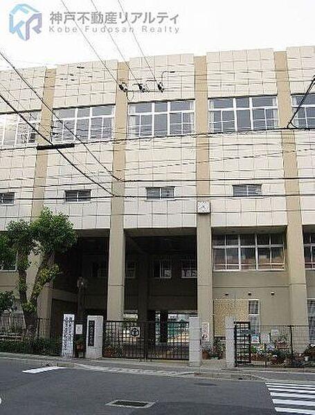 【周辺】神戸市立烏帽子中学校 徒歩7分。 500m