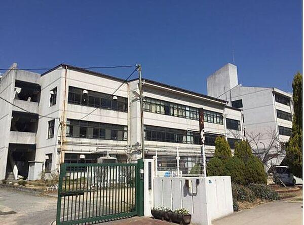 【周辺】神戸市立義務教育学校港島学園 徒歩8分。 590m