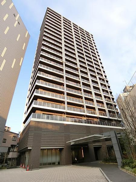 【外観】2017年3月築、地上20階建地下1階付きの免震タワーマンションです。