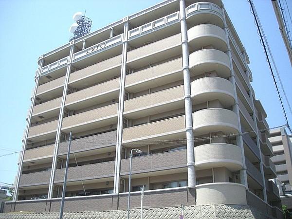【外観】大阪モノレール小路駅徒歩4分の角地に建つマンション