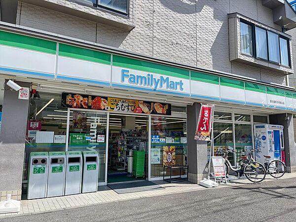 【周辺】ファミリーマート冨士屋新子安西口店