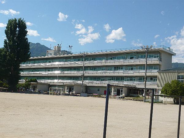 【周辺】小学校「飯田市立鼎小学校まで1765m」