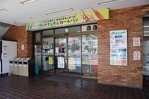 【周辺】セブンイレブン横須賀中央店(211m)