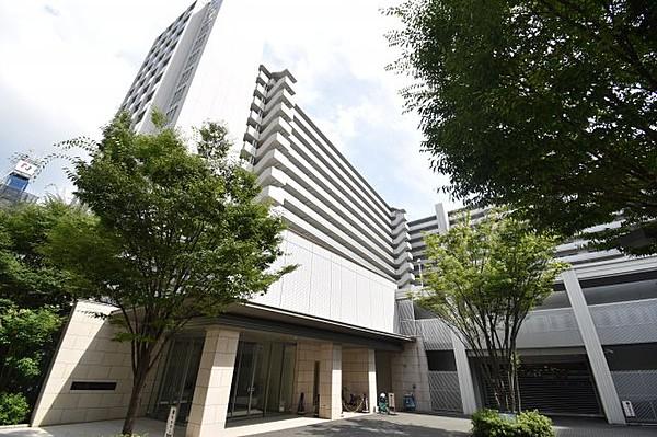 【外観】玄関をあけて梅田のグランフロントにあるオフィスまで、ドアツードアで26分。通勤時間は短い方がいいよね