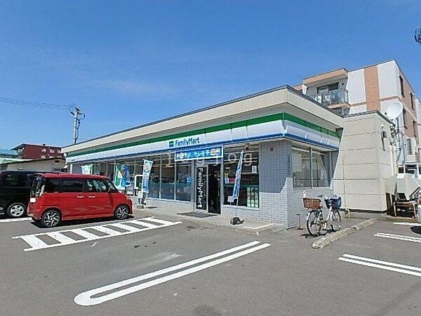 【周辺】ファミリーマート千歳春日3丁目店 1456m