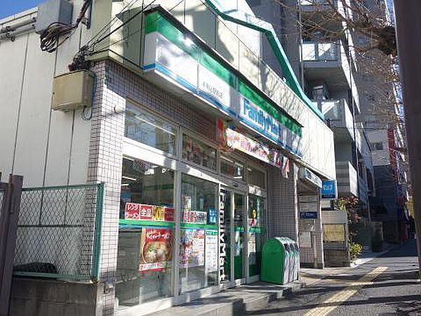 【周辺】ファミリーマート本駒込駅前店