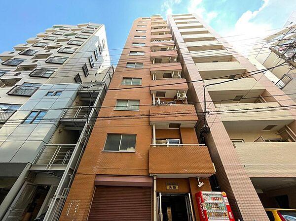 【外観】東京メトロ日比谷線【三ノ輪】駅徒歩6分に位置するマンション。