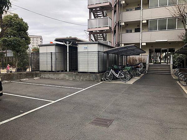 【駐車場】駐車場と自転車置き場