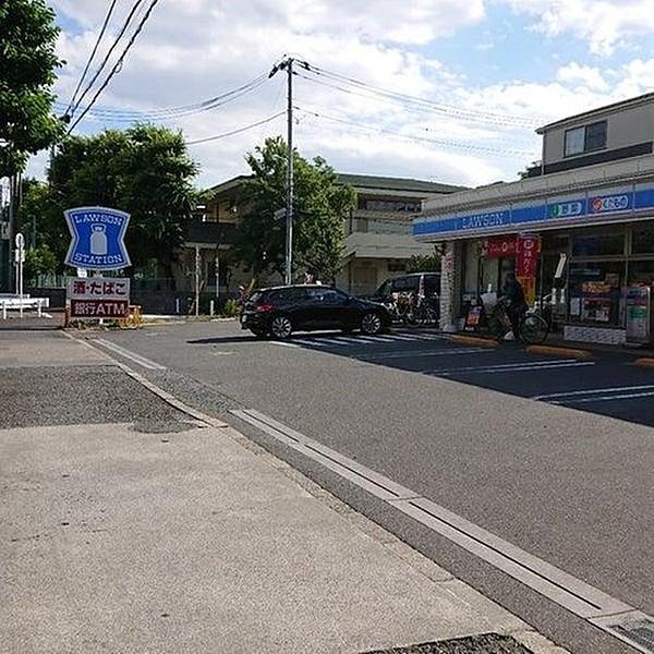 【周辺】周辺環境-コンビニ(725m)ローソン新高島平駅南店