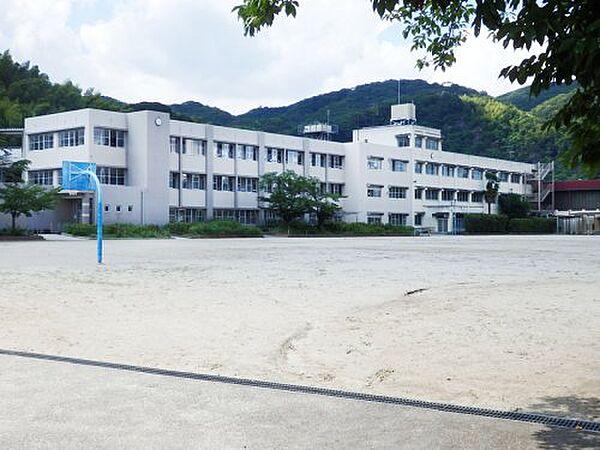 【周辺】【小学校】島本町立　第二小学校まで998ｍ