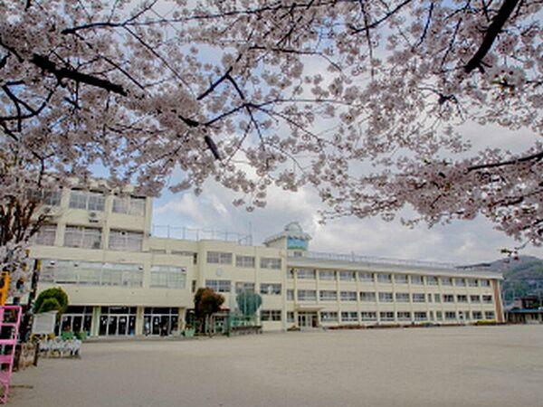 【周辺】【小学校】島本町立　第一小学校まで576ｍ