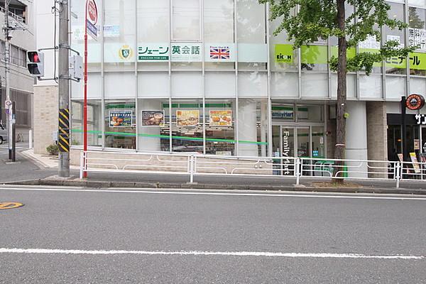 【周辺】ファミリーマート藤が丘駅南口店 215m