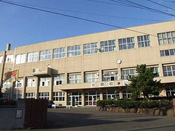 【周辺】小学校札幌市立富丘小学校まで490ｍ