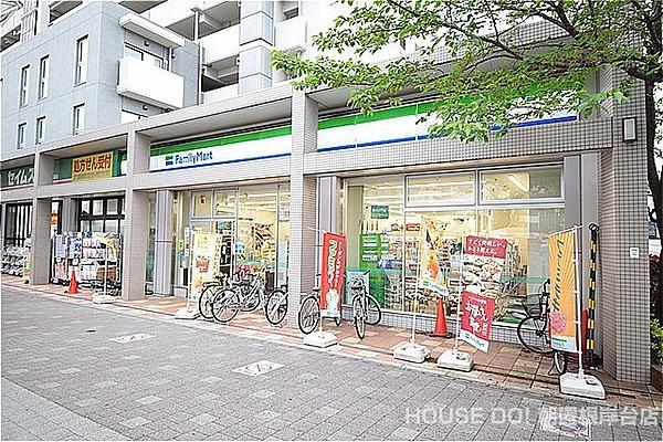 【周辺】ファミリーマート　朝霞駅東口店 徒歩 約5分（約382m）