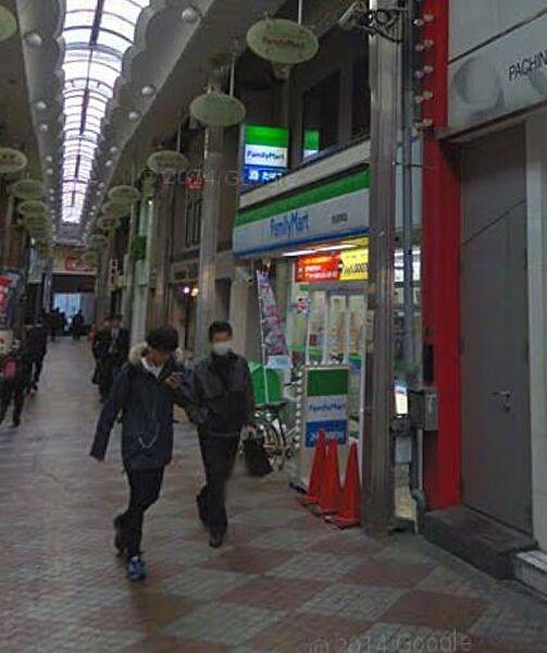 【周辺】ファミリーマート 桃谷駅東店（318m）