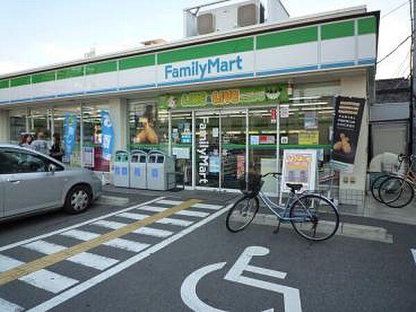 【周辺】ファミリーマート 東大阪足代北一丁目店（380m）