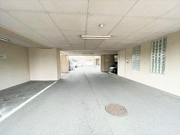 【駐車場】日豊本線「下曽根駅」徒歩約8分で通勤や通学にも便利な立地です。