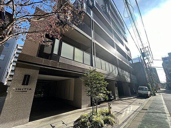 【外観】千代田線「根津駅」徒歩2分の好立地、2015年2月築のRC8階建てのマンション。