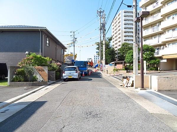 【外観】マンション南側前面道路です。この道路の突き当たりは、山崎川沿いにあたります。