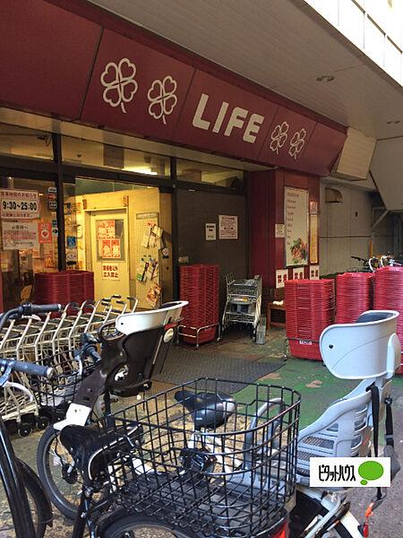 【周辺】スーパー「ライフ笹塚店まで720m」