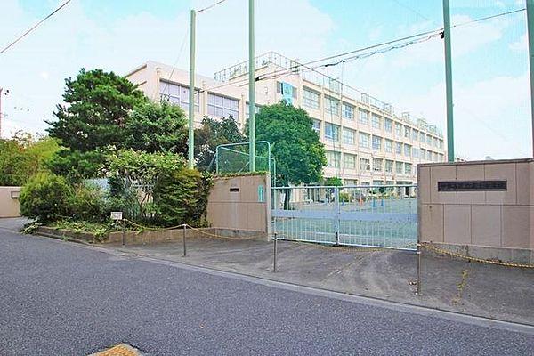 【周辺】世田谷区立富士中学校 徒歩16分。 1270m