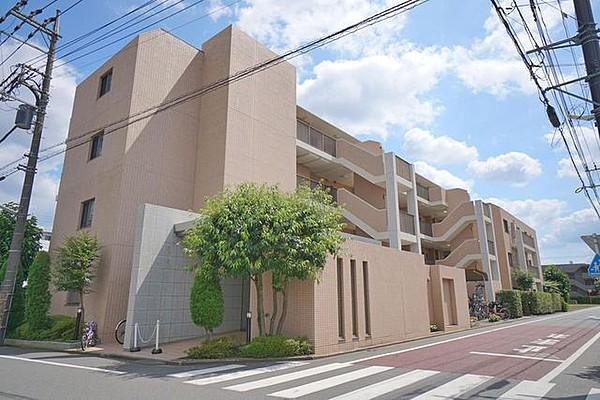 【外観】武蔵野市関前3丁目のマンション。2SLDKの間取りと専用庭がゆとりある暮らしをもたらしてくれます。