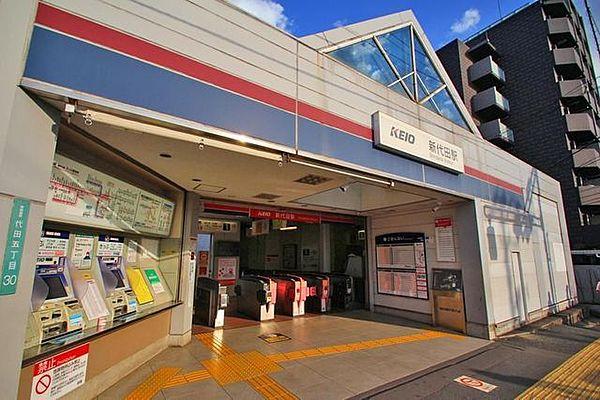 【周辺】新代田駅(京王 井の頭線) 徒歩9分。新代田駅は環七とクロスしていますので、電車だけでなく車の利便性も高い駅です。駅前はこれといって何もないですが、お隣の下北沢駅まで歩けますので、そちらまで足を伸ば…