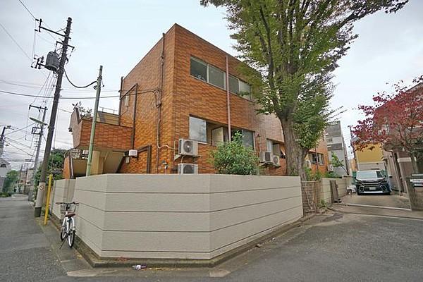 【外観】「世田谷区駒沢5丁目」の羨望の中に緑が存在する高級住宅街に立地。子育てに優しい落ち着いた住環境です。