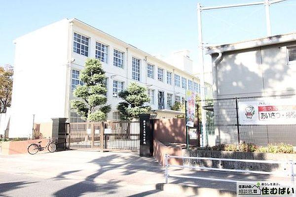 【周辺】福岡市立箱崎小学校 （徒歩4分）小学校がお近くで小さなお子様がいらっしゃるご家庭でも安心です♪ 270m