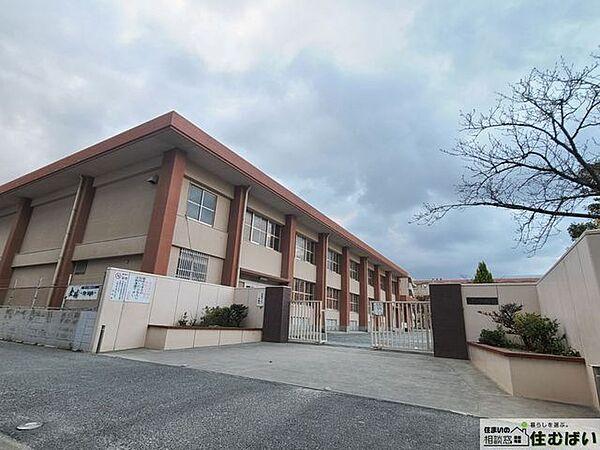 【周辺】福岡市立当仁中学校 （徒歩5分）エリア内の小中学校がどちらも近い、子育てに優しい住環境が魅力的です♪ 400m