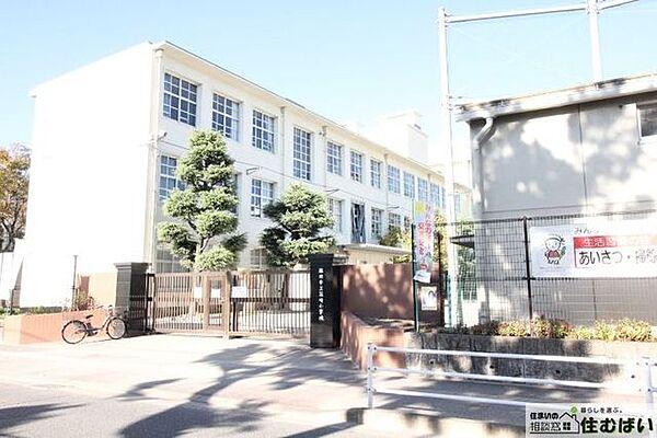 【周辺】福岡市立箱崎小学校 （徒歩10分）小学校がお近くで小さなお子様がいらっしゃるご家庭でも安心です♪ 750m