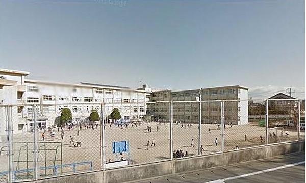 【周辺】福岡市立西高宮小学校まで645m　家から徒歩9分圏内の小学校です。お子様の通学も安心ですね。