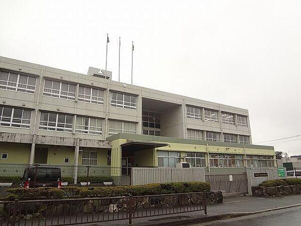 【周辺】北九州市立飛幡中学校(640m)