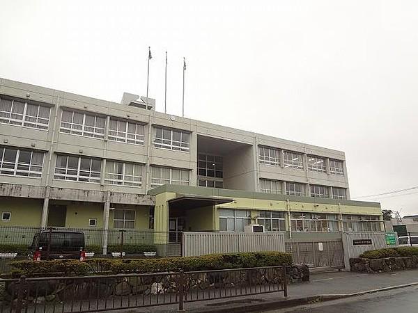【周辺】飛幡中学校(590m)