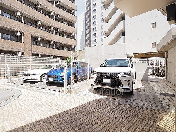 【駐車場】ハイルーフ駐車可能な駐車スペース