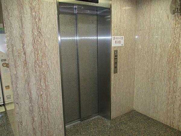 【エントランス】エレベーターです