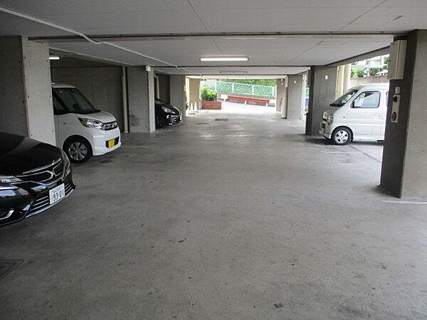 【駐車場】地下駐車場です