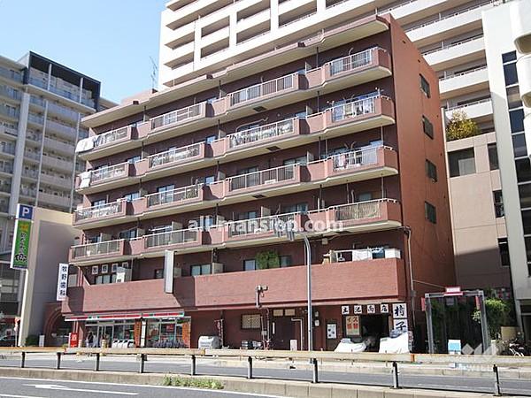 【外観】セントレ六甲の外観（南東側から）外壁の赤いタイルが特徴的なマンションです。