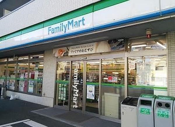 【周辺】ファミリーマート/東大井三丁目店 徒歩6分。 420m