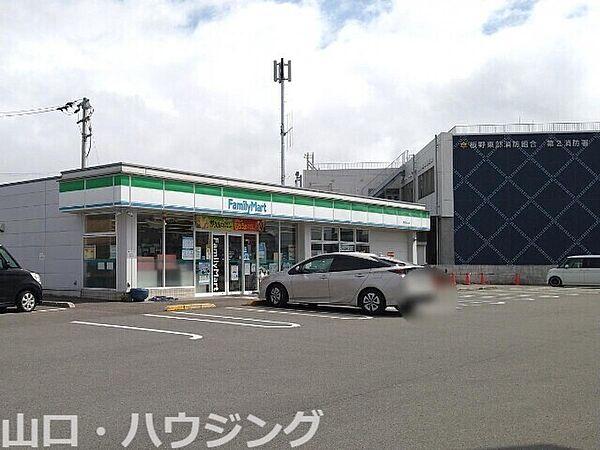 【周辺】ファミリーマート藍住町笠木店 230m