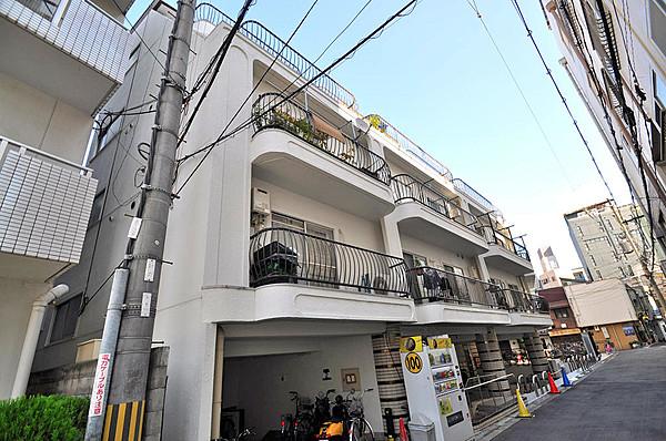 【外観】阪急十三駅からとっても近いマンションになります。