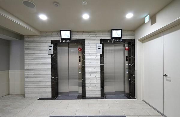 【エントランス】エレベーターは２基あります
