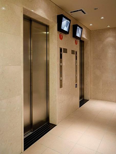 【エントランス】ホテルのようなエレベーターホール