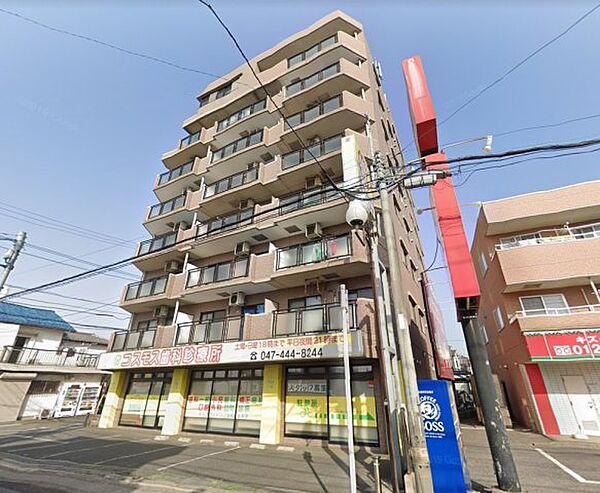 【外観】鎌ケ谷大仏駅から徒歩2分の立地。駅からもマンションが見えます。