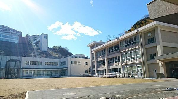 【周辺】横須賀市立浦郷小学校 徒歩 約11分（約871m）