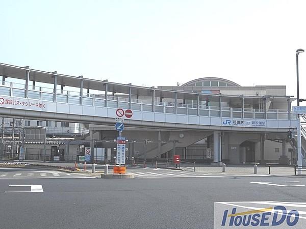 【周辺】JR・近鉄が併設しており便利です♪徒歩1分の奈良交通『公園東通り』バス停より祝園駅まで乗車約9分 約2080m