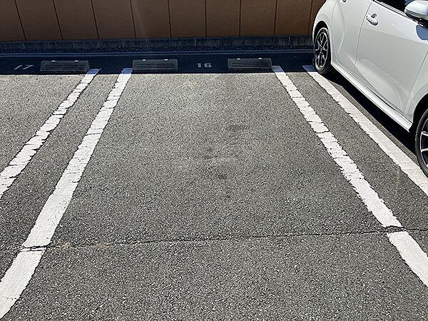 【駐車場】敷地外駐車場借りております。