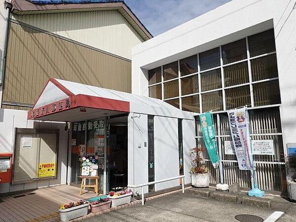 【周辺】「尾張新川郵便局」　通りに面した郵便局ですが間口の広い駐車場なのでお車の駐車も安心です。 1140m